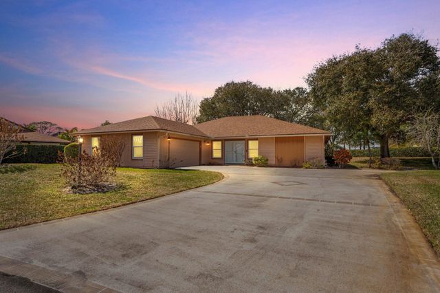 6581 SE Nantucket Court, Hobe Sound, FL 33455