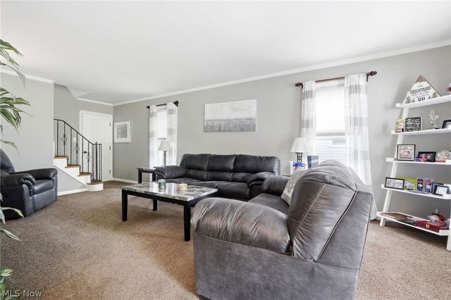 9704 Elsmere Drive, Parma, OH 44130