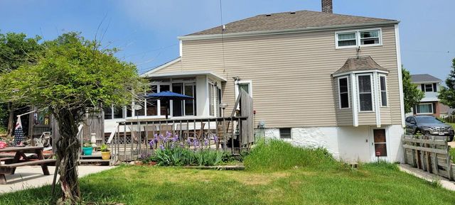 121 E Woodruff STREET NE, Port Washington, WI 53074