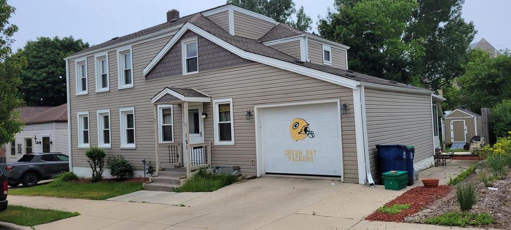 121 E Woodruff STREET NE, Port Washington, WI 53074