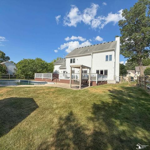 8325 Waterford Drive, Lambertville, MI 48144