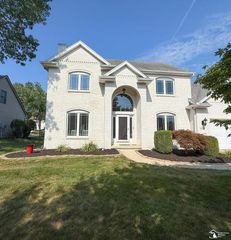 8325 Waterford Drive, Lambertville, MI 48144