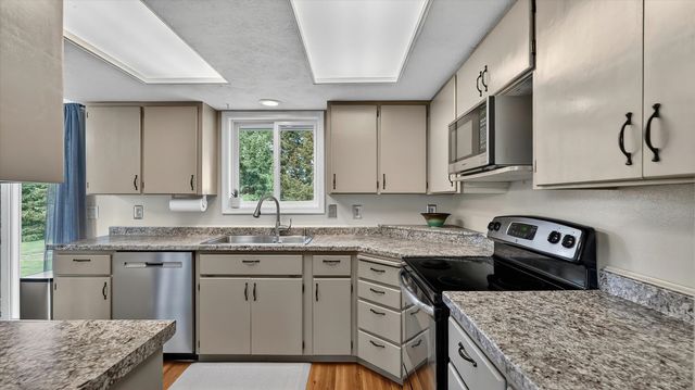 15312 N Sheridan St, Mead, WA 99021