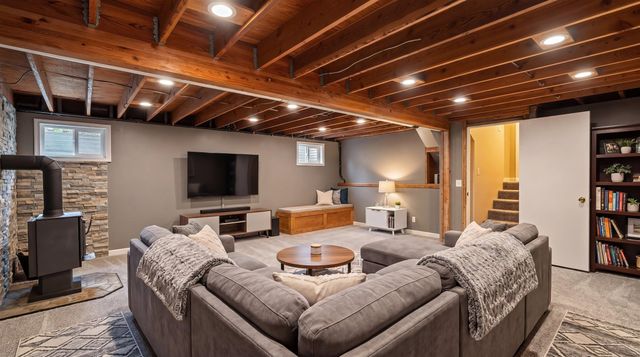 15312 N Sheridan St, Mead, WA 99021