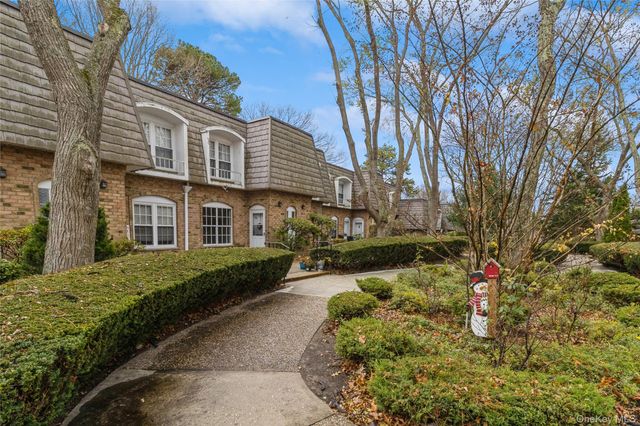 655 Middle Country Road 4D1, Coram, NY 11727