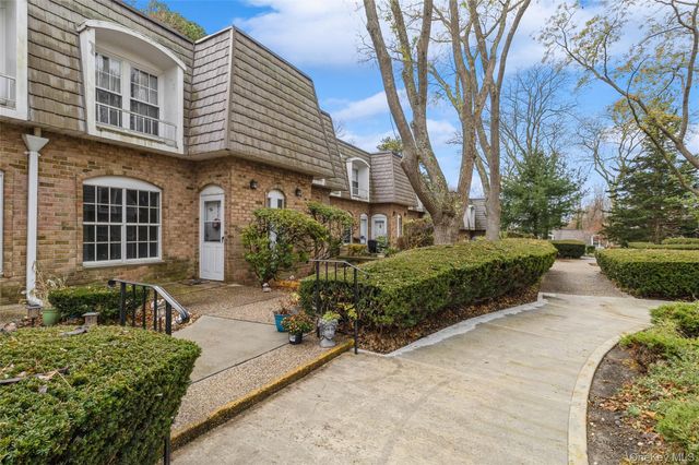 655 Middle Country Road 4D1, Coram, NY 11727