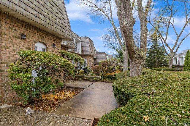 655 Middle Country Road 4D1, Coram, NY 11727