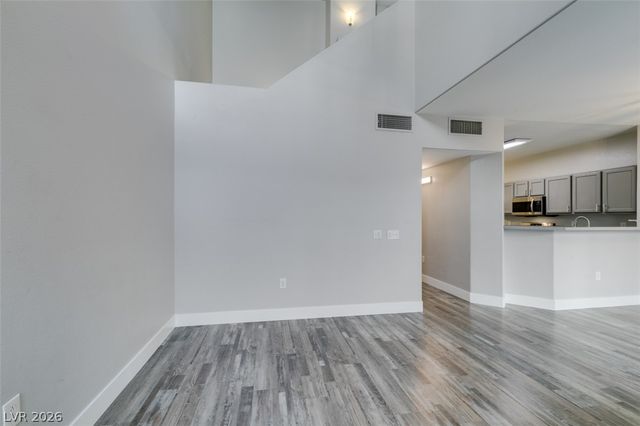 2001 Jade Creek Street 105, Las Vegas, NV 89117