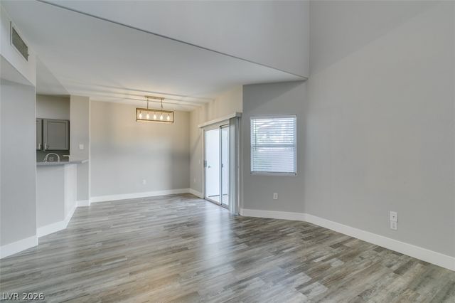 2001 Jade Creek Street 105, Las Vegas, NV 89117