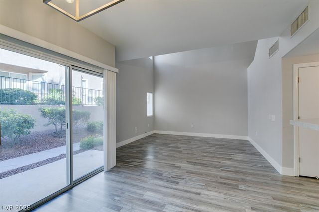 2001 Jade Creek Street 105, Las Vegas, NV 89117