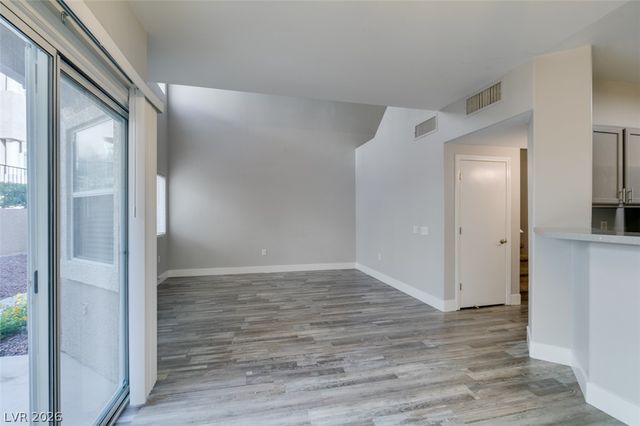 2001 Jade Creek Street 105, Las Vegas, NV 89117