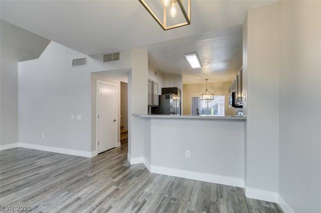 2001 Jade Creek Street 105, Las Vegas, NV 89117