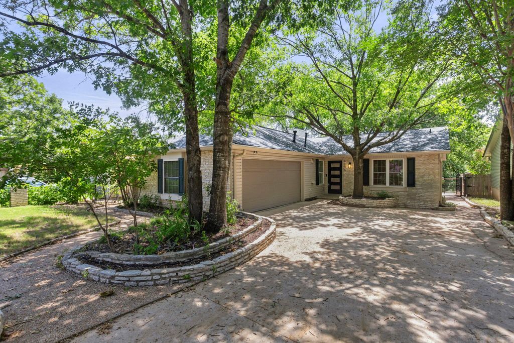 8205 Treehouse LN, Austin, TX 78749
