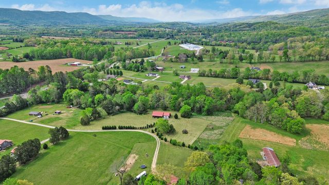 137 Whirlwind Lane, Pikeville, TN 37367