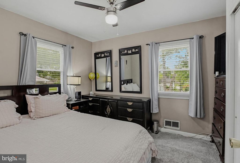 Image 13 of property listing at 13407 JUSTICE RD, Rockville, MD 20853
