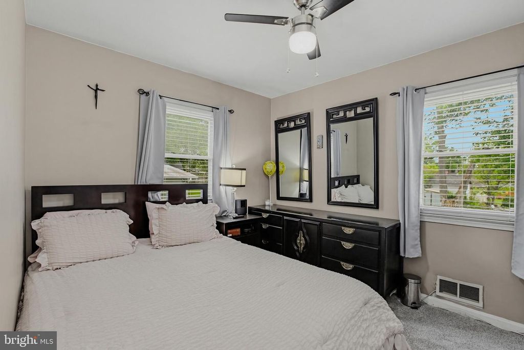 Image 14 of property listing at 13407 JUSTICE RD, Rockville, MD 20853