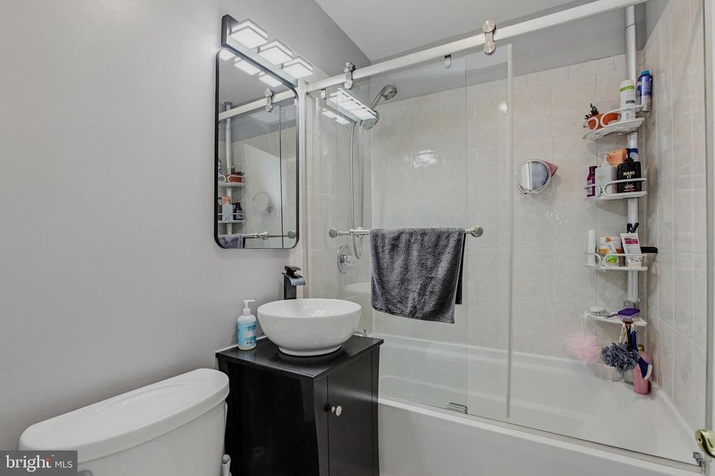 Image 18 of property listing at 13407 JUSTICE RD, Rockville, MD 20853