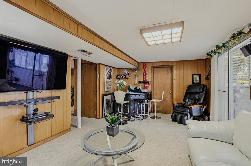 Image 23 of property listing at 13407 JUSTICE RD, Rockville, MD 20853