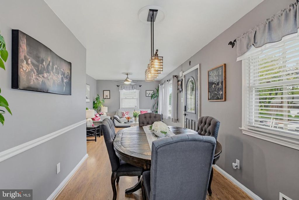 Image 8 of property listing at 13407 JUSTICE RD, Rockville, MD 20853