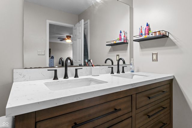 227 Shepherd Court, Greenfield, IN 46140