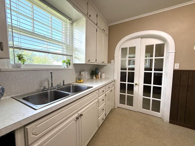 1721 N Market Avenue, Shawnee, OK 74804