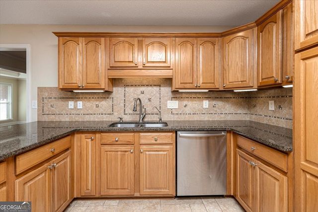313 Old Farm Road, Perry, GA 31069