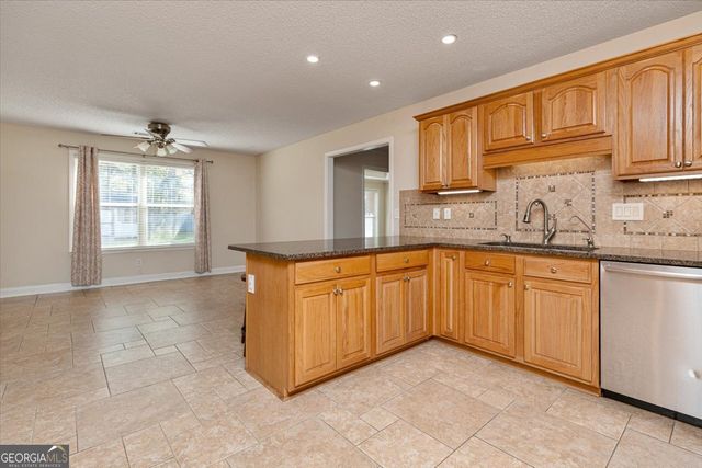 313 Old Farm Road, Perry, GA 31069