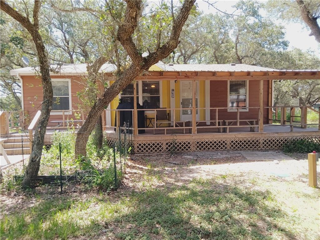 408 S Burton St, Rockport, TX 78382 — exterior