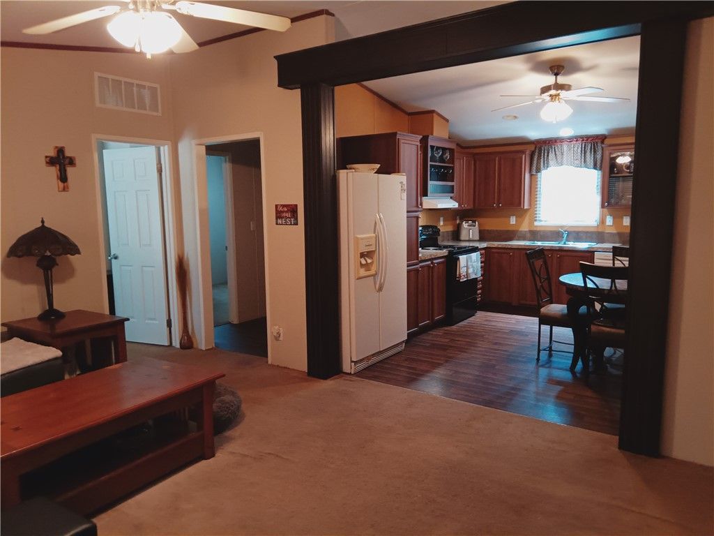 408 S Burton St, Rockport, TX 78382 — photo 5