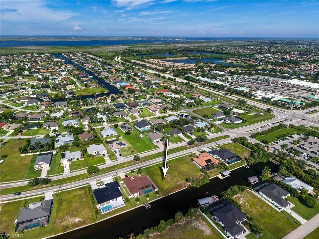 Image 10 of property listing at 2517 Surfside BLVD, Cape Coral, FL 33914
