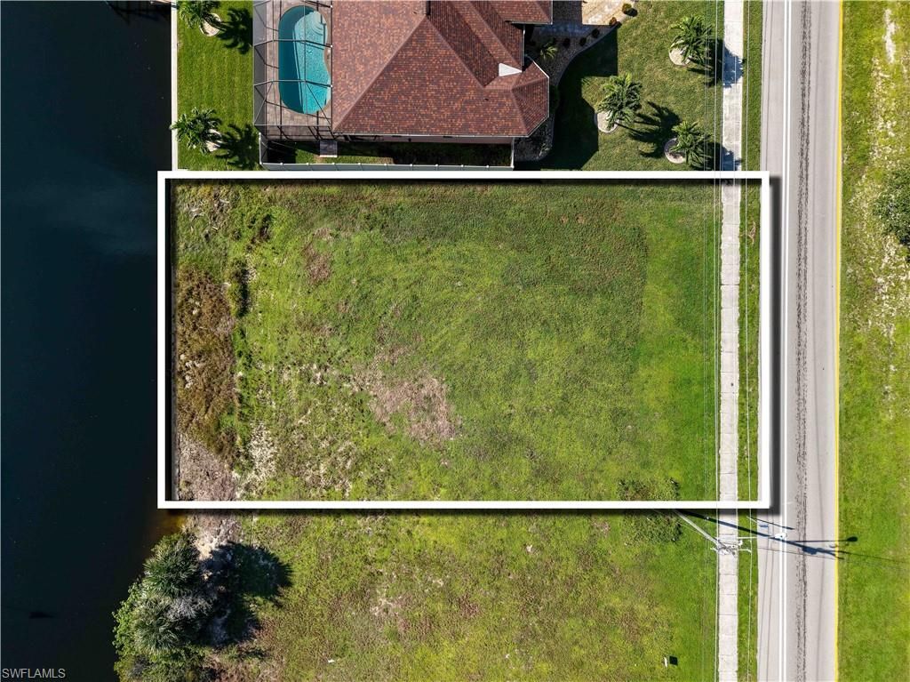 Image 7 of property listing at 2517 Surfside BLVD, Cape Coral, FL 33914