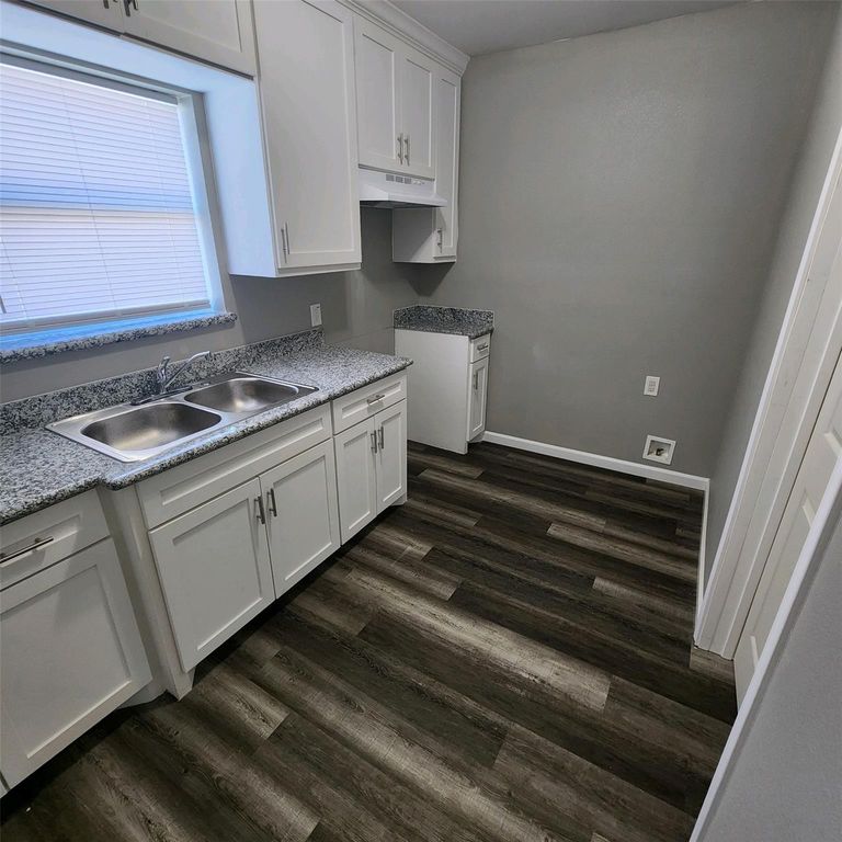 122 Pineview, Houston, TX 77012