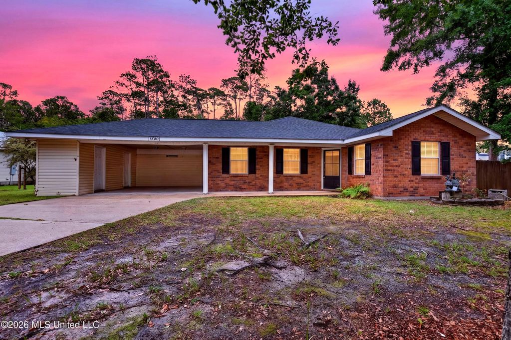 1540 Waveland Avenue, Waveland, MS 39576