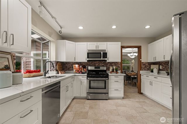18325 214th Ave NE, Woodinville, WA 98077