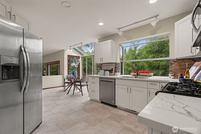 18325 214th Ave NE, Woodinville, WA 98077