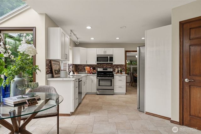 18325 214th Ave NE, Woodinville, WA 98077