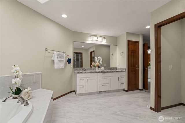 18325 214th Ave NE, Woodinville, WA 98077