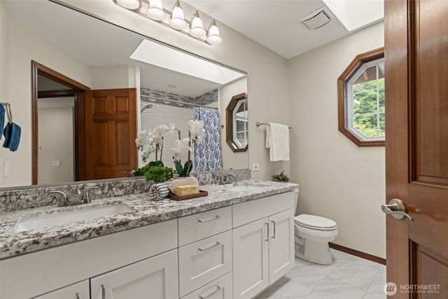 18325 214th Ave NE, Woodinville, WA 98077