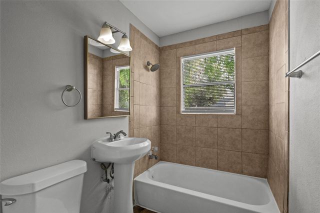 5931 Southville Street, Houston, TX 77033
