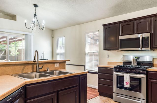 6819 Glacier Road NW, Albuquerque, NM 87114