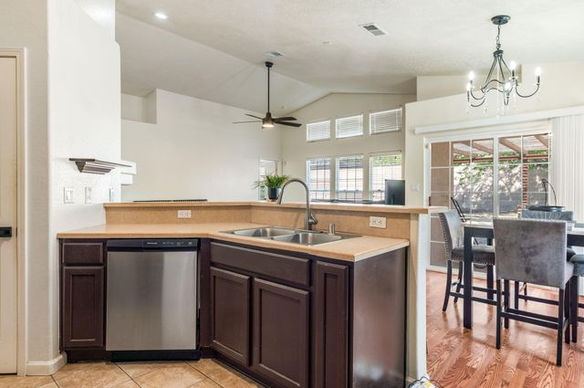 6819 Glacier Road NW, Albuquerque, NM 87114