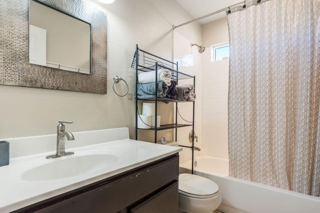 6819 Glacier Road NW, Albuquerque, NM 87114