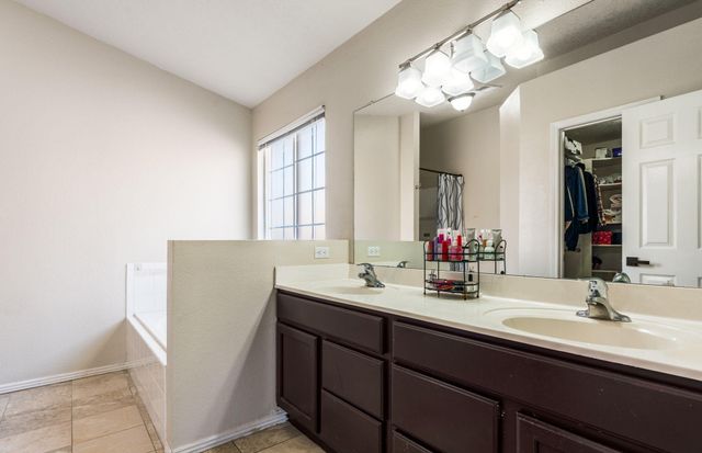 6819 Glacier Road NW, Albuquerque, NM 87114