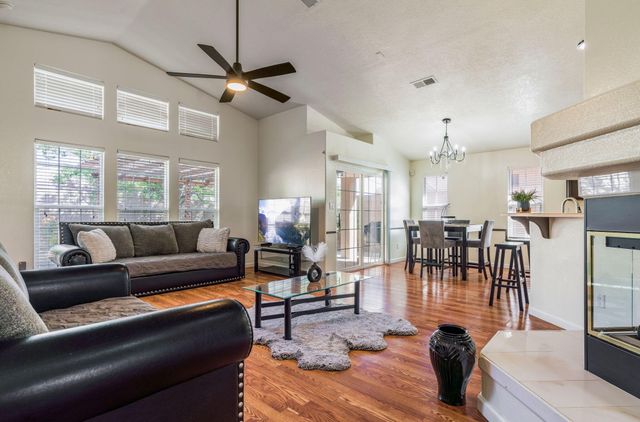 6819 Glacier Road NW, Albuquerque, NM 87114