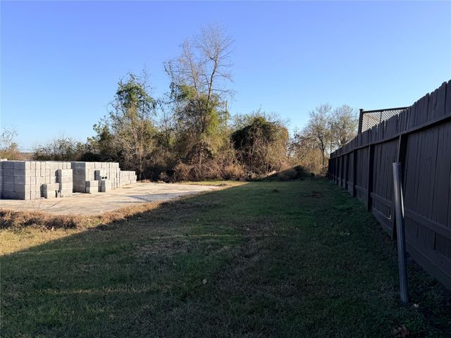 180 Buckeye, Onalaska, TX 77360