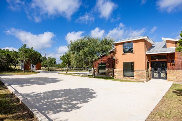 114 CR 2729, Mico, TX 78056