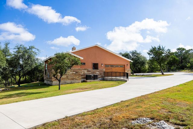 114 CR 2729, Mico, TX 78056