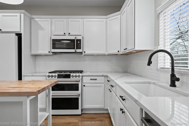 882 N Center Street, Northville, MI 48167