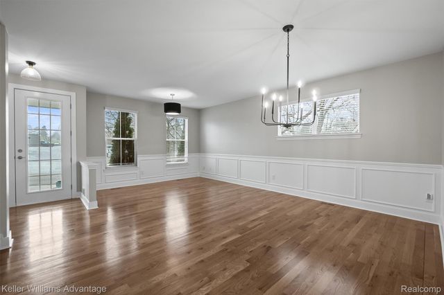 882 N Center Street, Northville, MI 48167