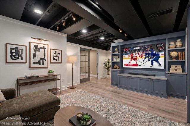 882 N Center Street, Northville, MI 48167